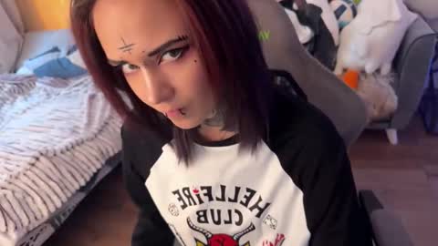   DianaBrite            fansl y online show from November 14, 9:20 am