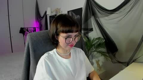 Alice online show from June 5, 8:48 pm