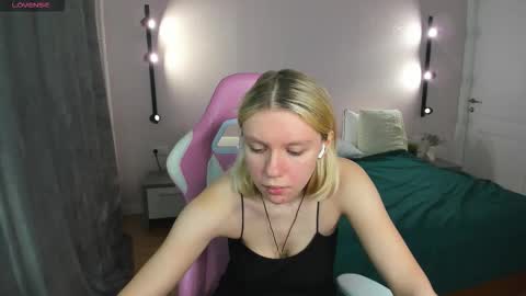 river_stoynee online show from October 6, 1:33 am