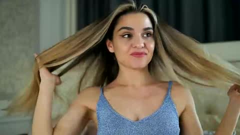 Roberta online show from April 24, 12:30 pm