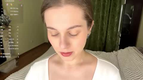 Mia online show from December 17, 7:23 am