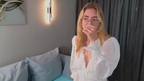Emma online show from October 10, 8:19 am