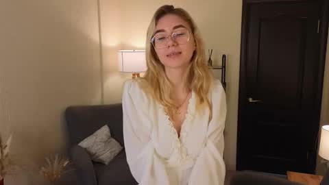 Emma online show from October 9, 8:07 am