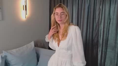 Emma online show from October 22, 11:59 am