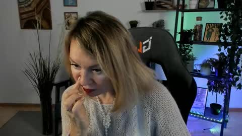 QUEEN online show from January 4, 10:49 am