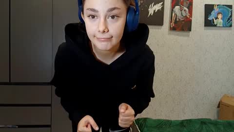 Kiki online show from October 12, 1:57 pm