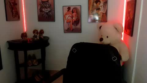 Rose online show from January 31, 2:39 pm