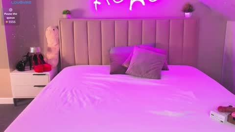 Kimberlly online show from February 2, 11:59 pm