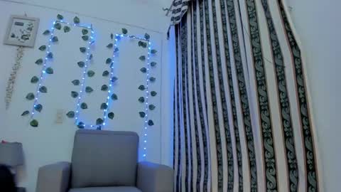 roselyn online show from April 21, 1:42 am