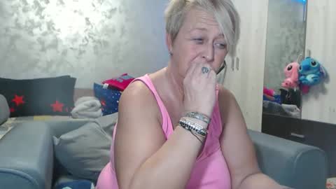 Lovepinklilly online show from March 18, 6:35 pm