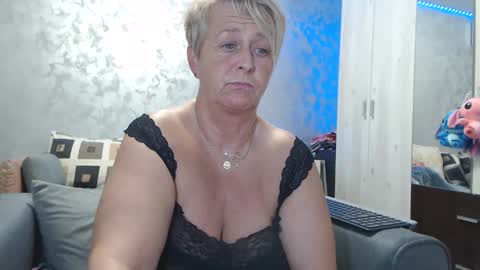 Lovepinklilly online show from November 12, 8:07 pm