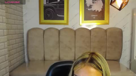 rosse jeane v online show from December 18, 3:44 am