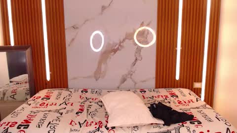 Rossi Hill online show from January 15, 8:04 pm