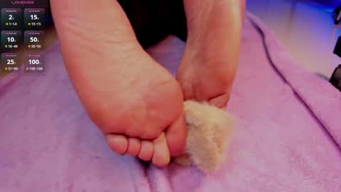 rosyejones online show from December 19, 4:16 am