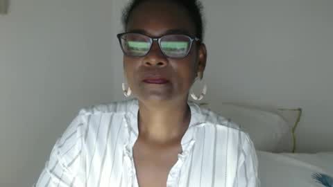 luxa online show from February 3, 1:27 pm