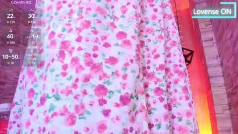 roxanne_han online show from February 6, 11:57 am