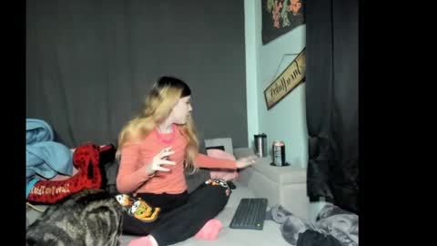 roxihazeleyes online show from February 12, 4:14 am