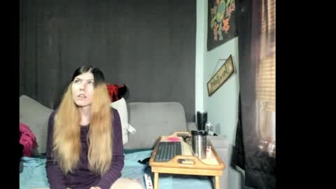 roxihazeleyes online show from April 5, 6:18 pm