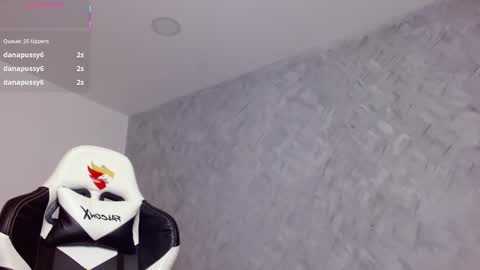 roxxi_2110 online show from February 13, 9:44 am