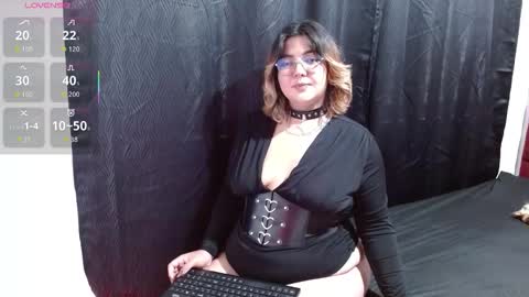 Snapshot of roxy_f_w chatting on October 17, 6:22 pm Roxana online show from October 17, 6:22 pm