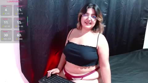 Snapshot of roxy_f_w chatting on October 18, 7:26 pm Roxana online show from October 18, 7:26 pm