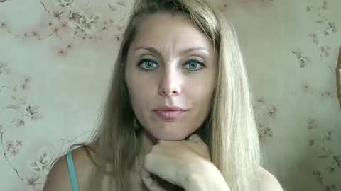 roxyfox18x01 online show from October 29, 9:57 am