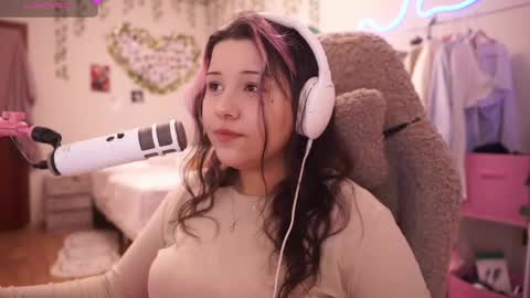 roxysuh online show from April 16, 7:41 am