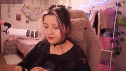 roxysuh online show from February 15, 7:00 am