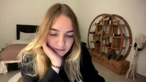 Roxy online show from March 27, 7:25 pm