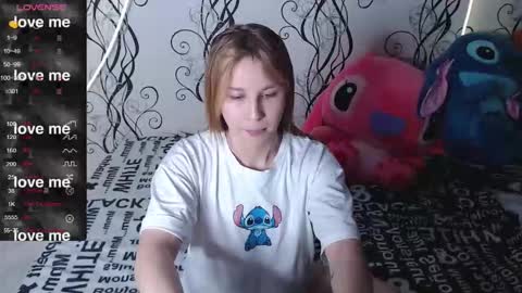 Snapshot of royangela chatting on October 22, 1:05 pm angela online show from October 22, 1:05 pm
