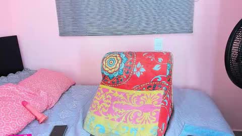 rubi_scarlet online show from February 3, 11:40 pm