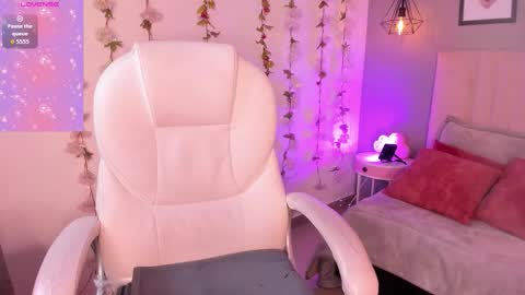 rue_zue online show from February 22, 1:34 pm