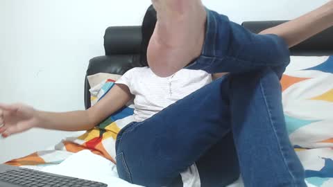 saaramiller     online show from December 4, 3:37 am