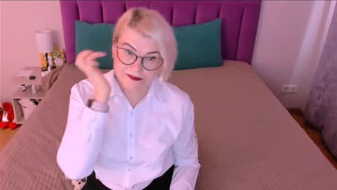 Sabrina MacMarren online show from November 18, 7:53 am