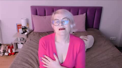 Sabrina MacMarren online show from November 28, 2:31 pm