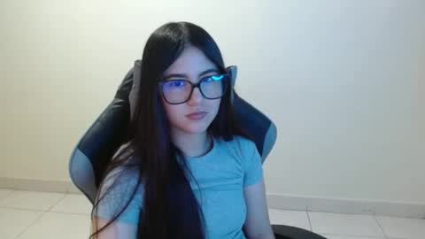 Sahaliefox  online show from November 11, 4:37 pm