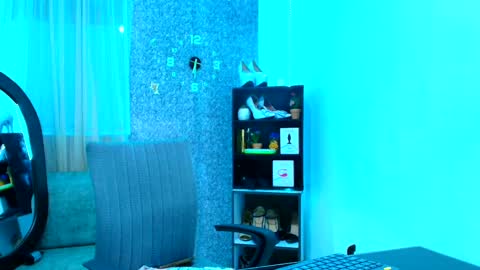 Snapshot of sally_ricci chatting on September 17, 11:30 am sally_ricci online show from September 17, 11:30 am
