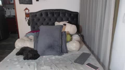 yenny online show from April 18, 5:10 am