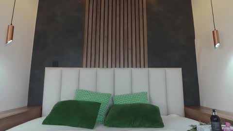   online show from December 14, 12:33 pm