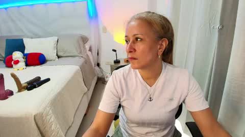 Samanta Stone online show from June 4, 9:30 pm