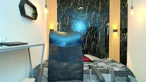    online show from April 8, 11:45 am