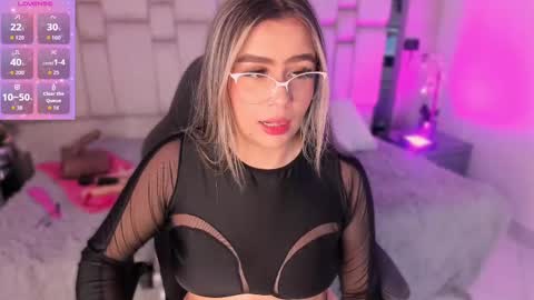 Snapshot of samarafernandez chatting on September 22, 1:26 am samarafernandez online show from September 22, 1:26 am