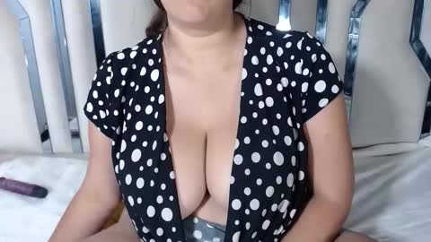 sandraclarkx69 online show from December 2, 12:18 pm