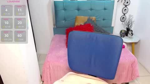 Snapshot of sara_f_w chatting on October 15, 11:29 pm Sara online show from October 15, 11:29 pm