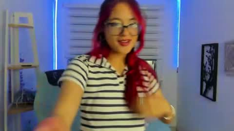 sara_red_x online show from June 13, 3:59 am