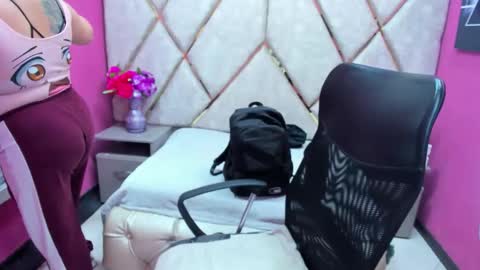 sara_thonson_ online show from December 16, 3:40 pm