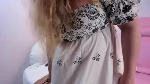 Saraa Gomez online show from April 1, 3:42 pm