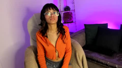 saraa_lee856 online show from May 10, 1:51 am