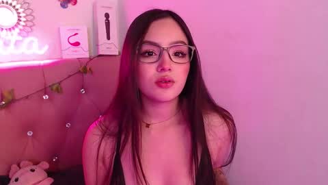 Snapshot of saraa_swett chatting on October 21, 4:22 pm online show from October 21, 4:22 pm