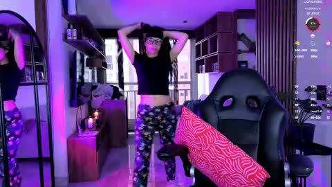 Sara online show from March 30, 9:25 pm